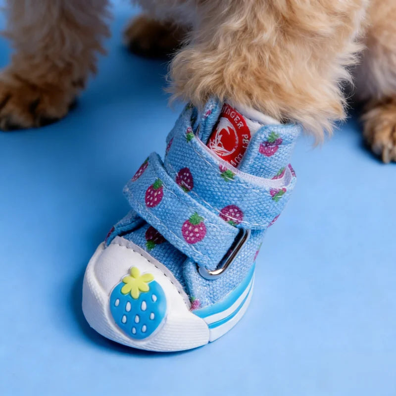 Strawberry Print Dog Canvas Shoes Breathable Dog Sneakers Soft Warm Puppy Footwear Fashion Outdoor Cat Boots Anti-Slip Pet Shoes
