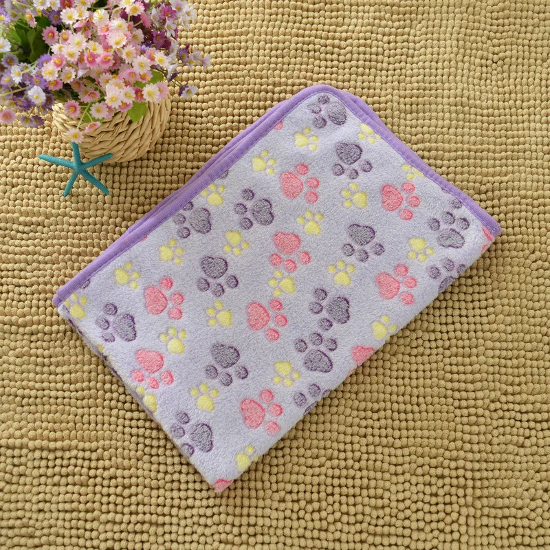 Flannel Pet Blanket,Cute Dog Paw Print Blanket Pet Mat for Puppy Kitten Warm and Comfortable Blanket Suitable For Cats And Dogs